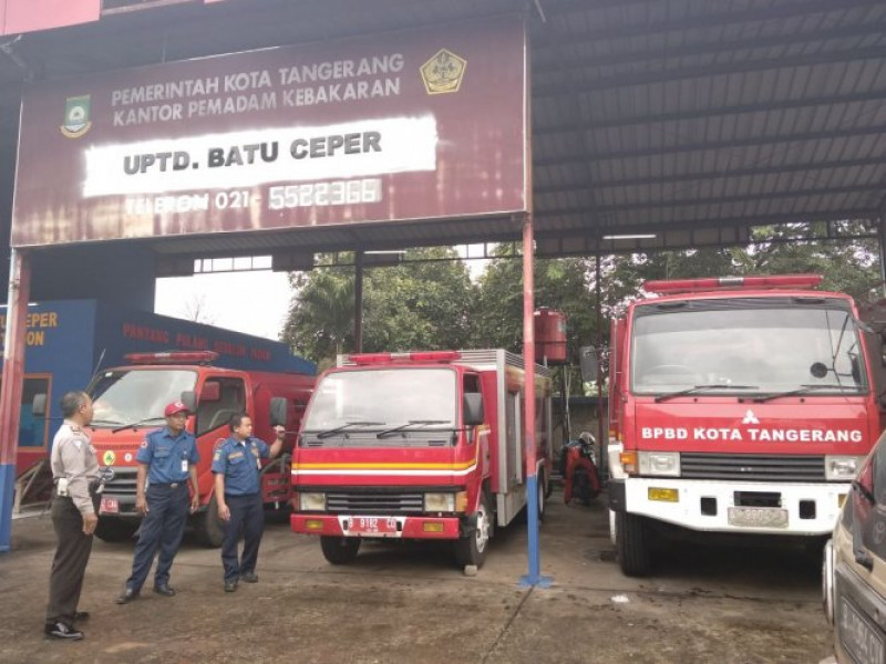 IMG-kanit-lantas-iptu-iswono-lakukan-koordinasi-dengan-pihak-pemadam-kebakaran-dan-penanggulangan-bencana-uptd-batu-ceper-kota-tangerang