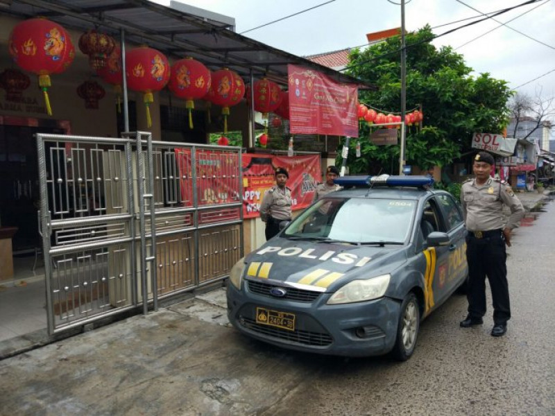 IMG-menjelang-malam-imlek-anggota-sabhara-polsek-cipondoh-lakukan-patroli-pastikan-keadaan-aman