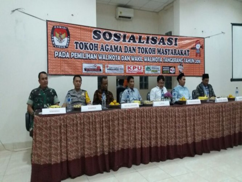 IMG-saat-sosialisasi-kepada-toga-dan-tomas-bhabinkamtibmas-mengajak-jaga-situasi-kamtibmas-yang-aman