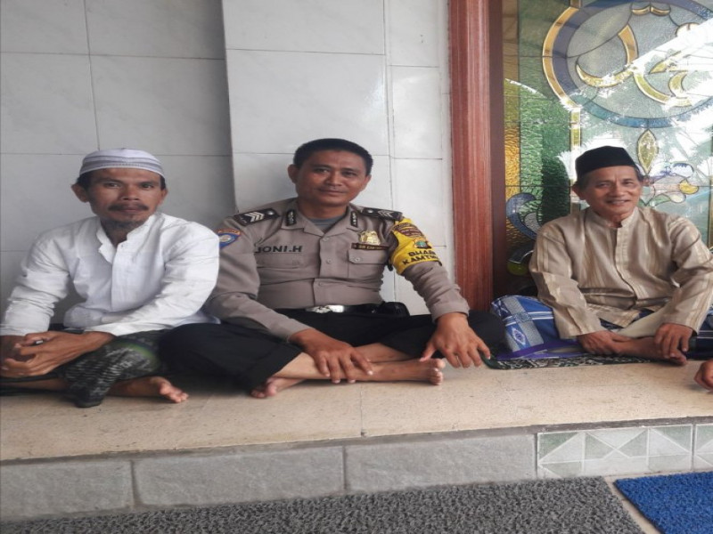 IMG-kegiatan-program-sambang-polsantren-bhabinkamtibmas-kelurahan-batu-sari-sambangi-tokoh-agama-bapak-hsanusi