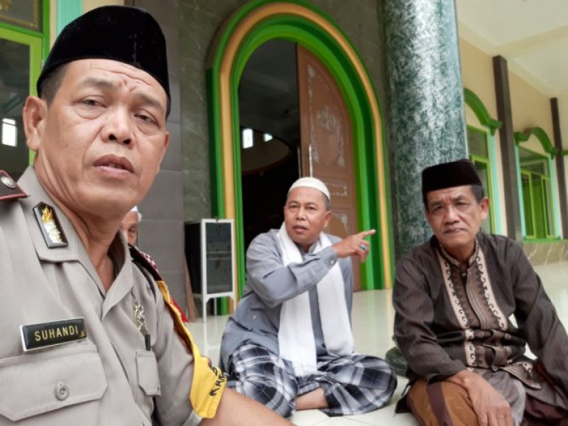 IMG-sambangi-tokoh-agama-bhabinkamtibmas-polsek-cipondoh-himbau-jangan-percaya-berita-hoax