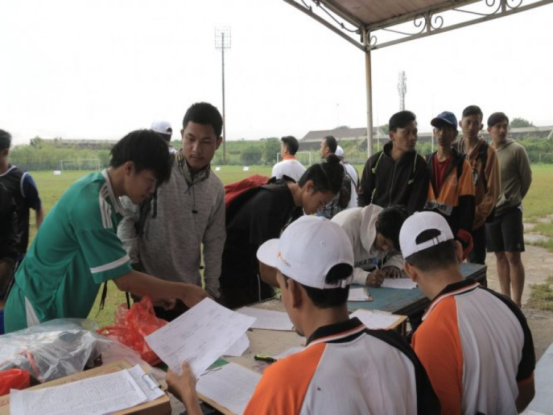 IMG-ratusan-peserta-seleksi-persikota-memadati-stadion-benteng-kota-tangerang