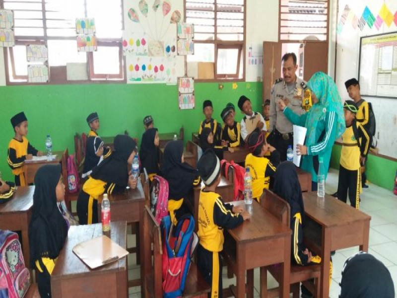 IMG-aiptu-iswiyadi-himbau-para-guru-untuk-mengawasi-tingkah-laku-siswa