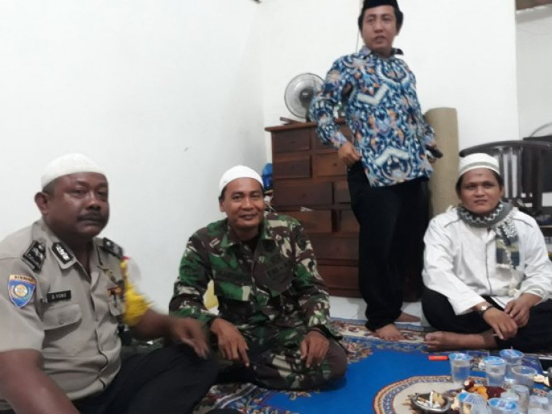 IMG-bhabinkamtibmas-ds-kosambi-timur-bersama-babinsa-dimajlis-taklim-al-falah-bersinergitas-sampaikan-pesan-kamtibmas