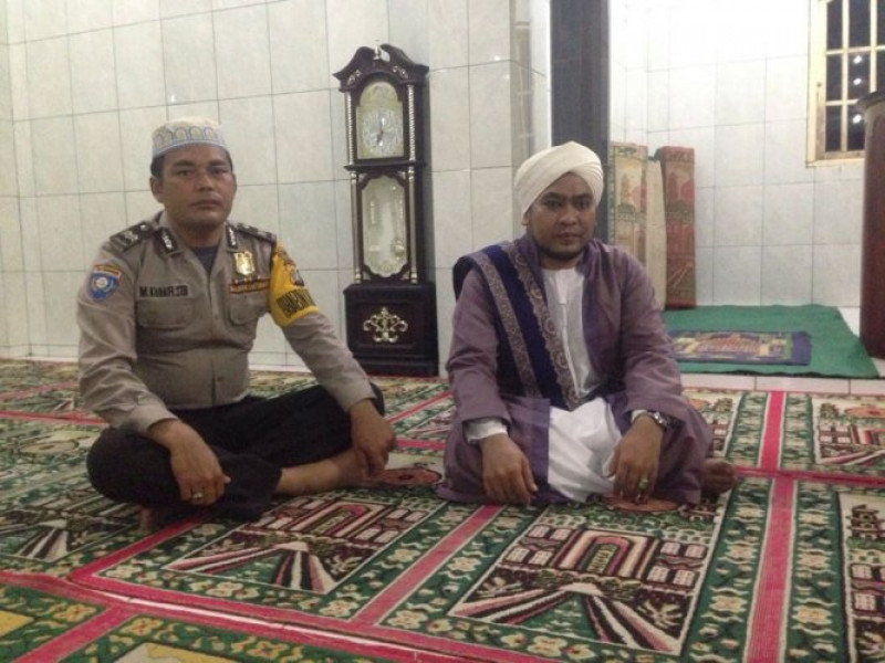 IMG-aiptu-khadafi-bersama-alim-ulama-tepis-rumor-dan-isu-berkembang-di-medsos-terhadap-ulama