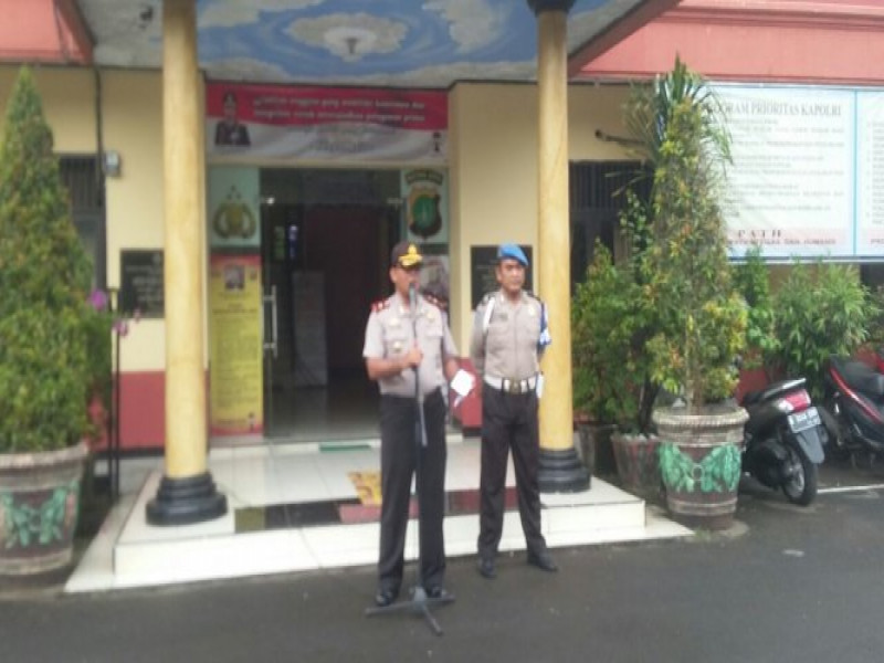IMG-kapolsek-neglasari-pimpin-apel-pagi-dan-tingkatkan-hubungan-harmonis-antar-anggotanya