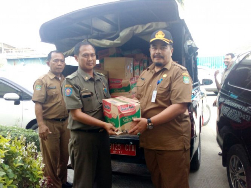 IMG-dinsos-kota-tangerang-salurkan-bantuan-logistik-untuk-warga-periuk