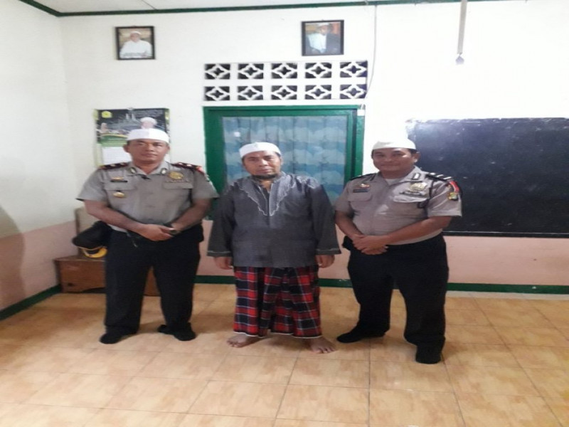 IMG-kompol-h-ubaidillah-sambangi-pimpinan-pengasuh-pondok-pesantren