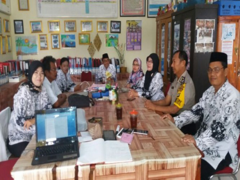 IMG-giat-polkiss-aiptu-husin-bhabinkamtibmas-ds-pangkalan-di-sdn-4-jalin-silaturrahmi