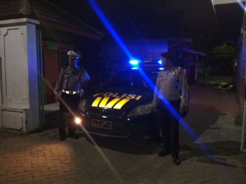 IMG-patroli-biru-polsek-neglasari-ciptakan-rasa-aman-dan-nyaman-di-malam-hari