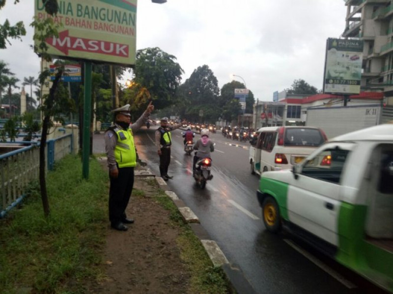 IMG-unit-lantas-dan-unit-sabhara-polsek-batu-ceper-melaksanakan-gatur-lalin-bersama-sama-tunjukkan-kinerja-di-pagi-hari