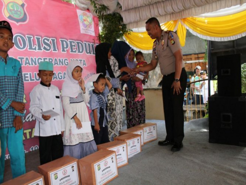 IMG-santunan-anak-yatim-wujud-kepedulian-polsek-teluknaga-dalam-melaksanakan-program-polisi-peduli