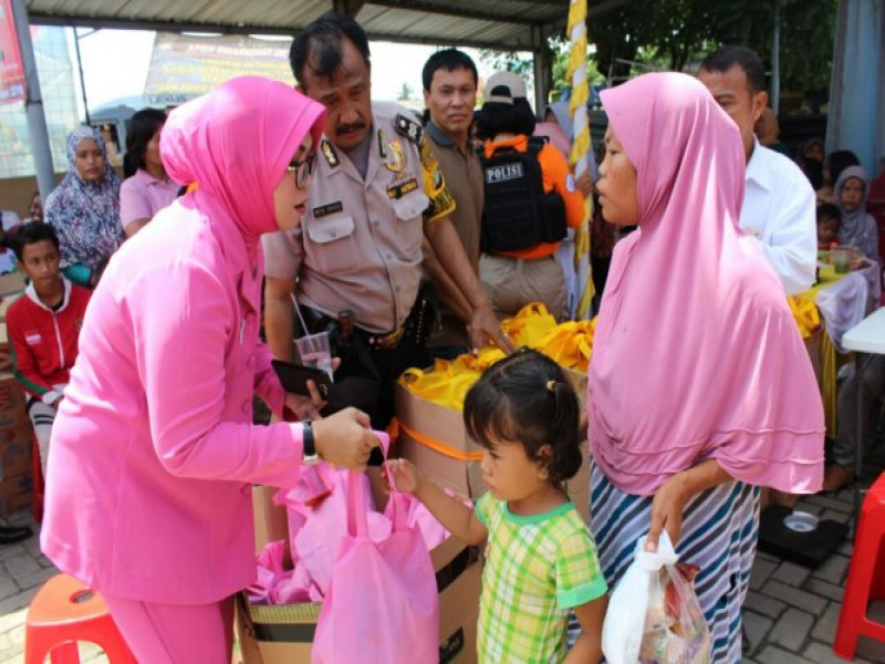 IMG-berbagi-kepada-sesama-meringankan-beban-orang-lain-wujud-kepedulian-polsek-teluknaga