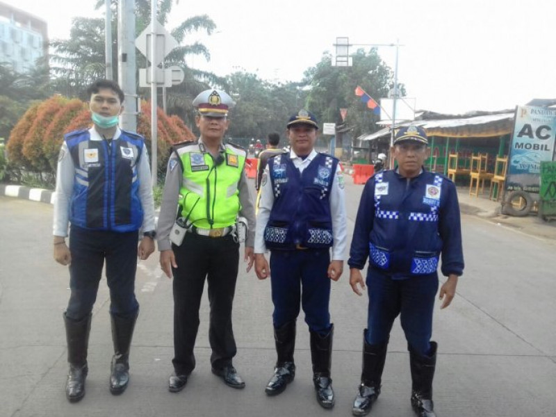 IMG-lantas-polsek-neglasari-bersinergi-dengan-dishub-kota-tangerang-dalam-car-free-day-kecamatan-neglasari