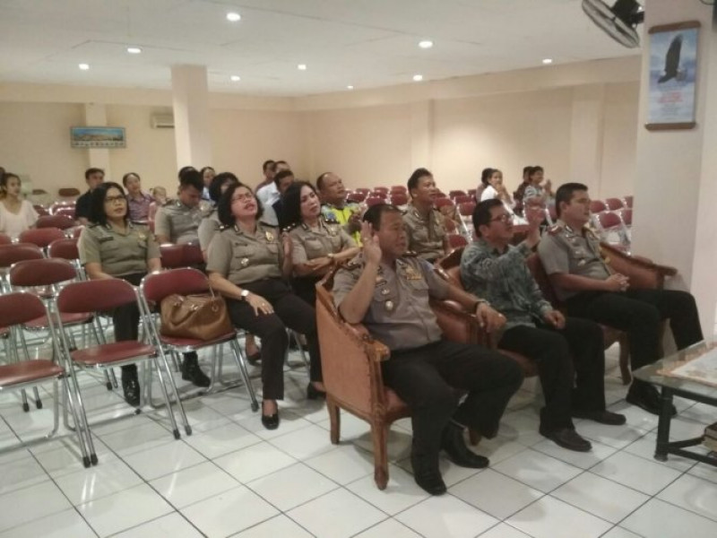 IMG-wakapolres-metro-tangerang-kota-melaksanakan-kebaktian-di-gereja-gbi-kia-batu-ceper