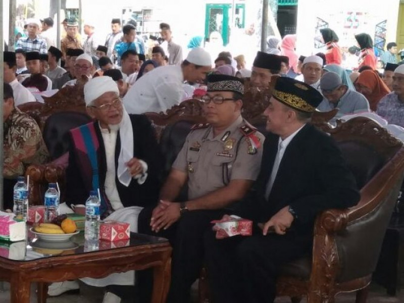 IMG-kapolsek-neglasari-hadiri-dan-berikan-rasa-aman-pada-kegiatan-pondok-pesantren-daarul-ulum-selapajang-jaya