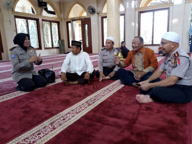 IMG-kapolsek-benda-bersama-kanit-binmas-dan-bhabinkamtibmas-polske-benda-dialogis-dengan-jamaah-masjid