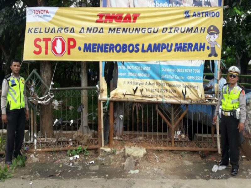 IMG-polsek-batu-ceper-memasang-spanduk-sosialisasi-ops-keselamatan-jaya-tahun-2018