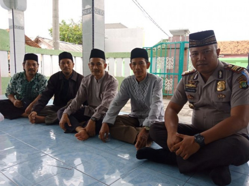 IMG-sambang-kapolsek-teluknaga-kepada-tokoh-agama-ust-soleh-ajak-peran-ulama-tolak-berita-hoax