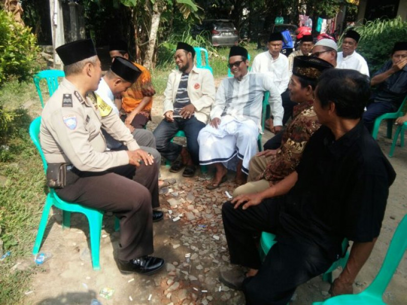 IMG-bhabinkamtibmas-polsek-benda-sambang-dialogis-dengan-warganya