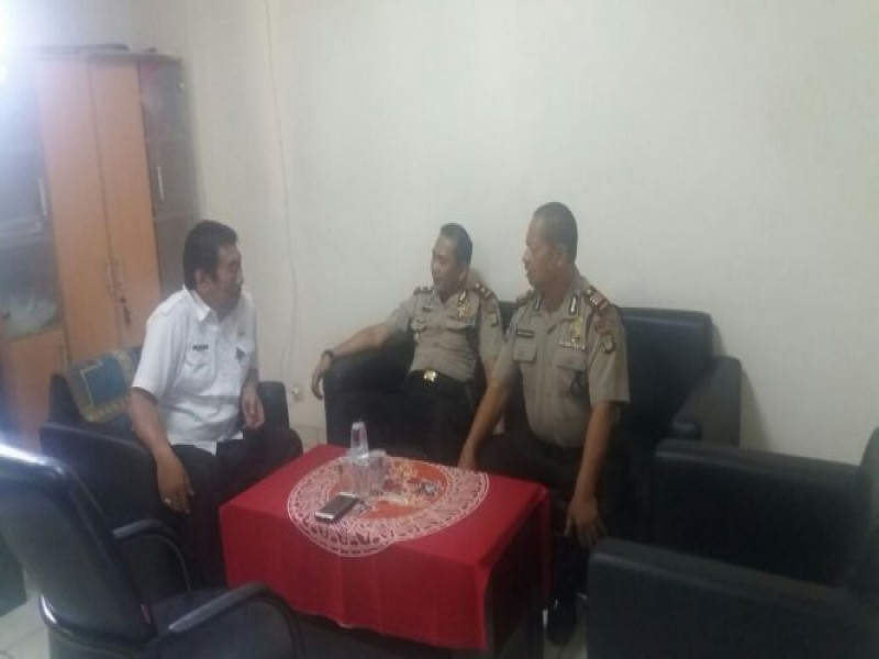 IMG-kapolsek-batu-ceper-kompol-hhidayat-iwan-irawanshma-laksanakan-sambang-dialogis-kepada-lurah-batu-jaya