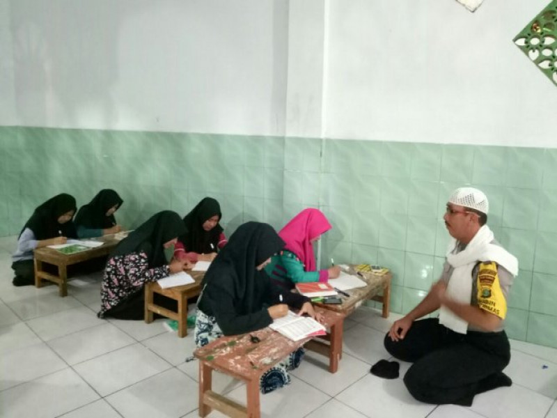 IMG-tanamkan-disiplin-sejak-dini-ditekankan-bhabinkamtibmas-salembaran-jaya-aiptu-yosef