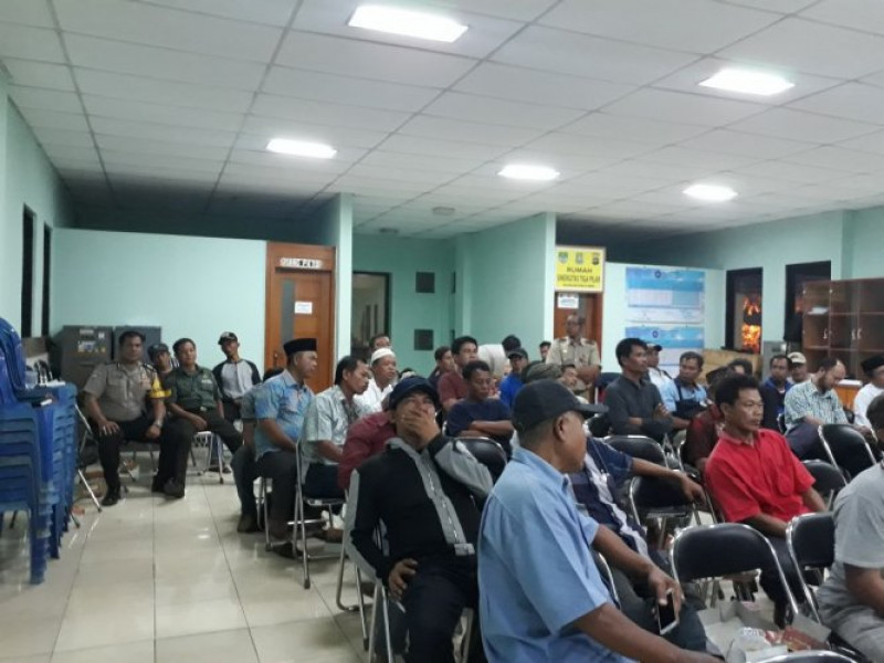 IMG-bripka-komarudin-bersama-babinsa-hadiri-ptsl-bagi-warganya