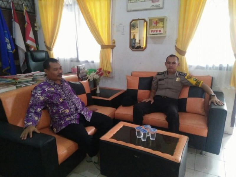 IMG-polkiss-bripka-agus-noto-di-sdn-harapan-berikan-himbauan-agar-pelajar-giat-belajar