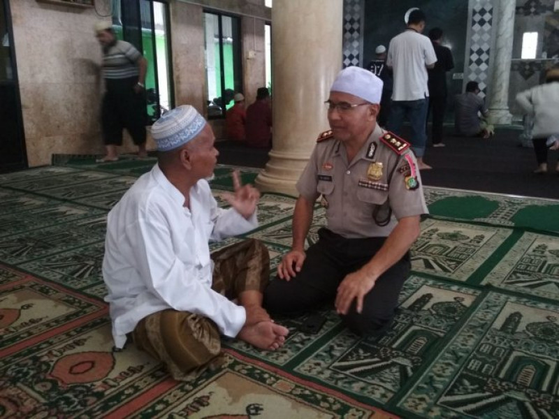 IMG-melalui-jumat-keliling-kapolsek-benda-sampaikan-pesan-kamtibmas