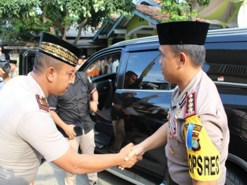 IMG-kapolsek-teluknaga-dukung-bedah-rumah-sebagai-giat-polsantreni-program-unggulan-kapolres