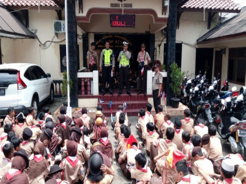 IMG-polsek-batu-ceper-kedatangan-anggota-pramuka-dari-sekolah-sdn-bubulak-1-dan-2-batu-ceper