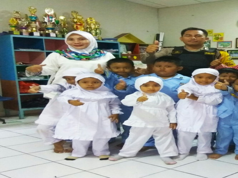 IMG-aiptu-exwanto-sambangi-dan-kunjungi-sekolah-paud-kemuning-5-poris-gaga