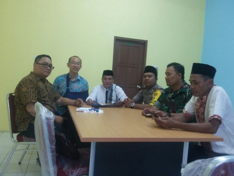 IMG-kunjungan-bhabinkamtibmas-aiptu-khandoko-dan-babinsa-serka-anto-kepada-tokoh-agama-batu