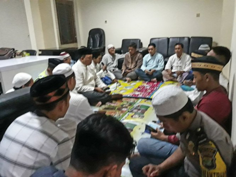 IMG--bersama-anggota-dan-warga-pejabat-baru-kapolsek-benda-tangerang-kota-gelar-yaasin