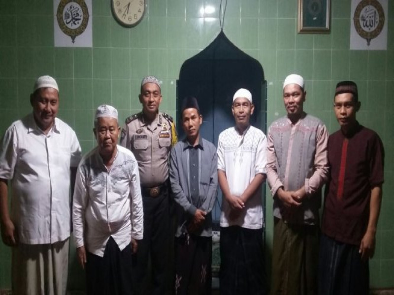 IMG-tangkal-provokasi-hoax-binmas-polsek-neglasari-imbau-warga-melalui-program-polisi-cinta-masjid