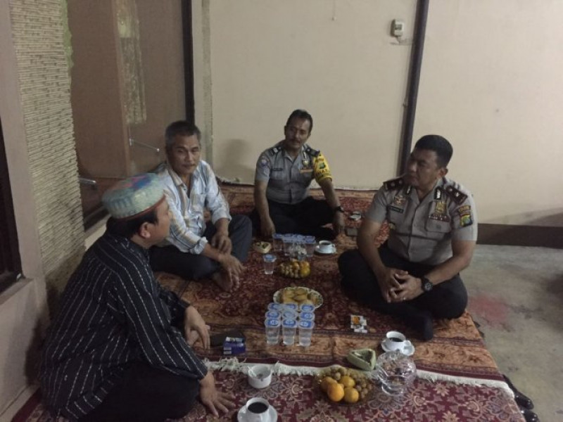 IMG-dihari-pertama-menjabat-kapolsek-cipondoh-kompol-sutrisno-datangi-tokoh-masyarakat