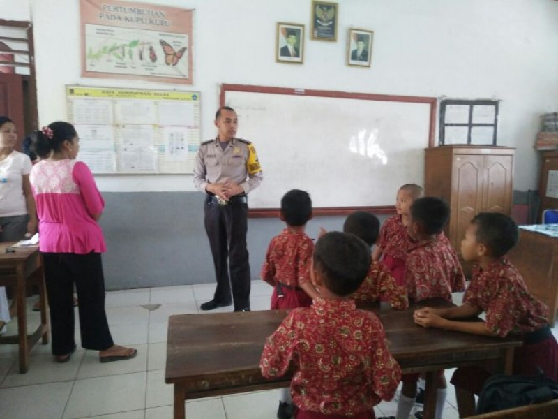 IMG-bripka-agus-noto-giat-polkiss-himbau-siswa-belajar-dengan-tekun-dan-gapai-cita-cita