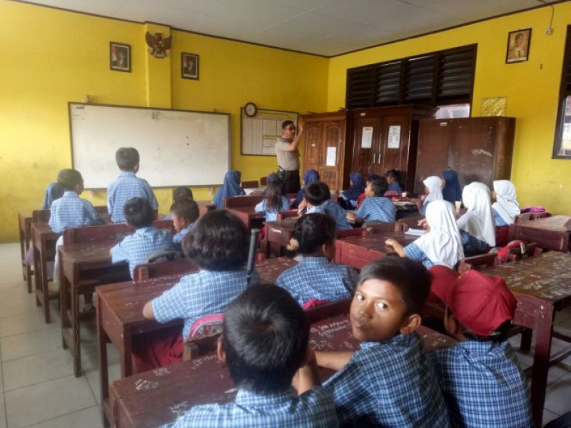 IMG-polkiss-di-sdn-pemukiman-aiptu-yosef-himbau-pelajar-taati-peraturan-di-sekolah