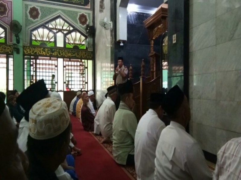 IMG-kapolsek-benda-beserta-anggota-bhabinkamtibmas-polsek-benda-laksanakan-jumling-di-masjid-al-hikmah