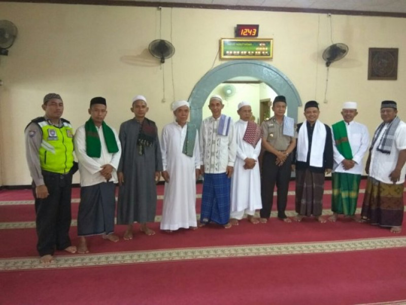 IMG-wakapolsek-batu-ceper-melaksanakan-kegiatan-sholat-jumat-berjamaah-di-masjid-nurul-taqwa