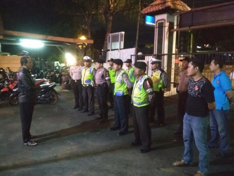 IMG-kapolsek-batu-ceper-laksanakan-apel-ops-cipkon-malam