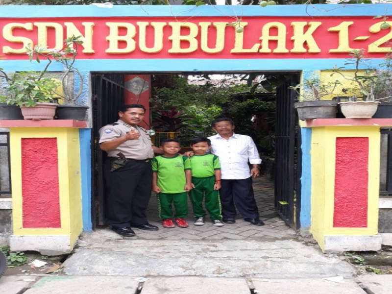 IMG-anggota-personil-polsek-batu-ceper-unit-bhabinkamtibmas-aiptu-suharno-kunjungi-pelajar-sekolah-sdn-bubulak-2-batu-ceper