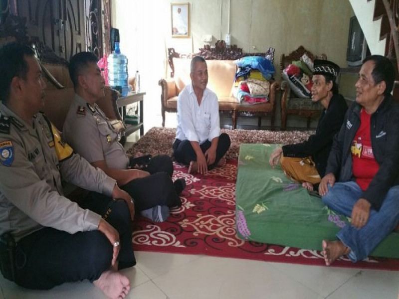 IMG-kapolsek-cipondoh-kunjungi-kediaman-ustadz-cepot