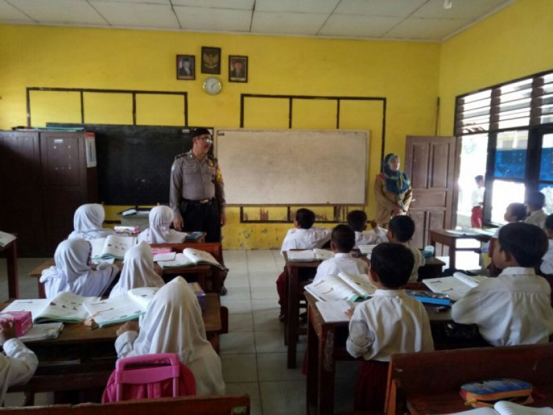 IMG-polkiss-si-sdn-2-aiptu-yosef-himbau-agar-siswa-jauhkan-dari-ujaran-kebencian