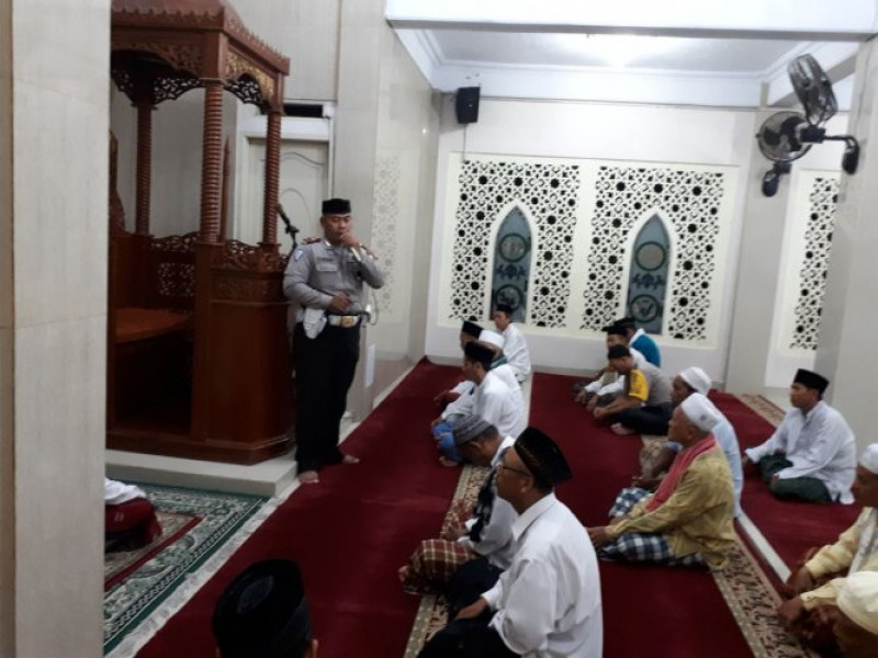 IMG-kegiatan-sholat-subuh-berjamaah-iptu-iswonosh-kanit-lantas-polsek-batu-ceper