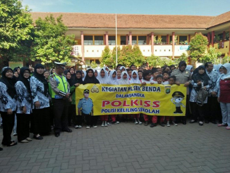 IMG-kanit-bimas-dan-kanit-lantas-polsek-benda-laksanakan-sosialisasi-kunjungan-sdn-jurumudi-komplek-tangerang-kota