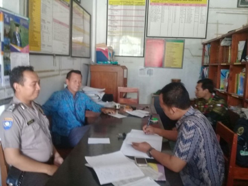 IMG-bripka-basir-di-smp-al-marzukiyah-ds-jati-mulya-himbau-agar-pelajar-hindari-narkoba