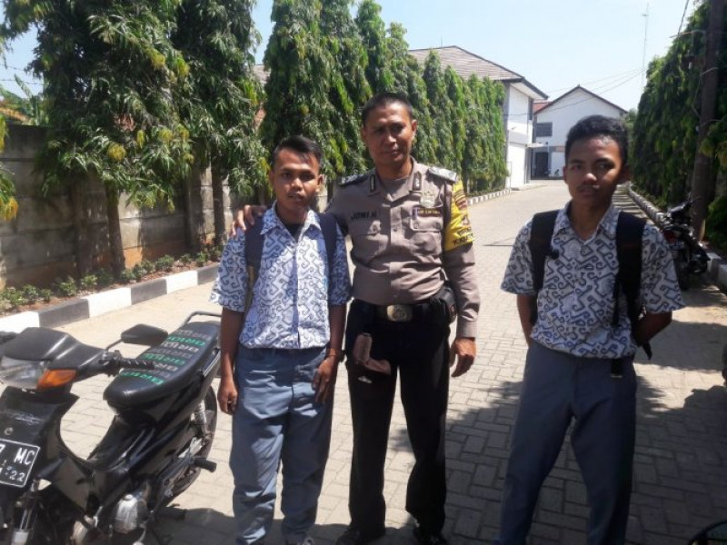 IMG-kegiatan-sambang-bhabinkamtibmas-brigadir-joni-ke-sma-14-batu-ceper