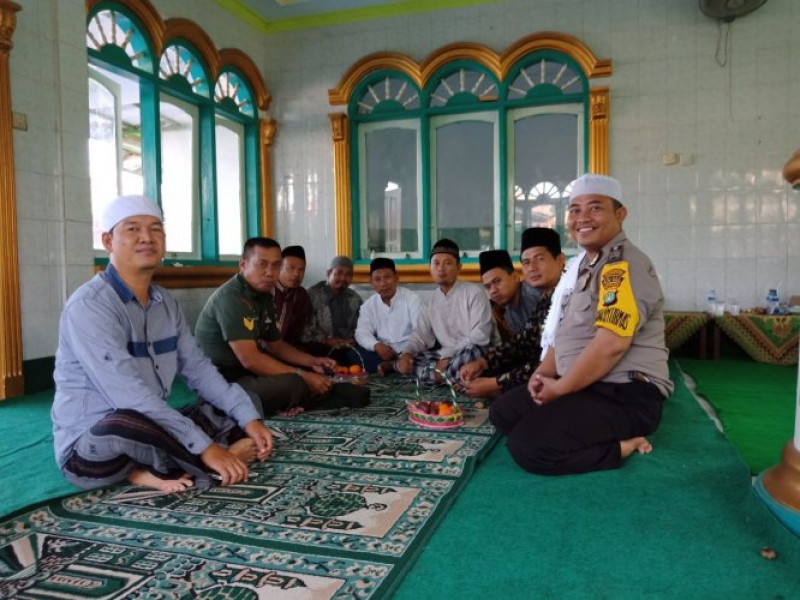 IMG-sinergitas-bhabinkamtibmas-dengan-alim-ulama-dan-babinsa-sebagai-aplikasi-giat-polsantren