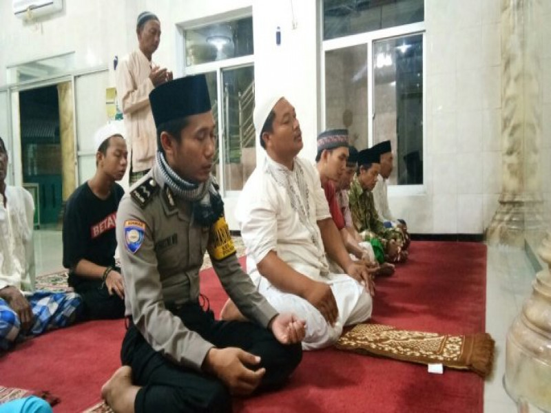 IMG-bhabinkamtibmas-polsek-benda-aipda-ali-husni-giat-cinta-masjid-musholah-shalat-subuh-keliling